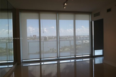 Condo in Miami, Florida, 1 bedroom  № 1406252 - photo 8