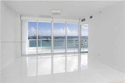 Condominio en venta en Miami, Florida, 1 dormitorio, 106.56 m2 № 1406252 - foto 2