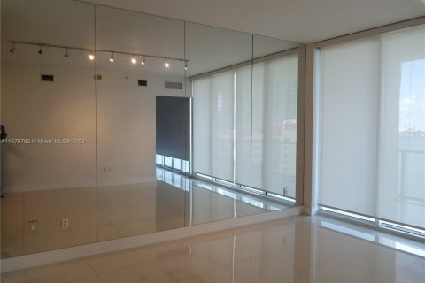 Condo in Miami, Florida, 1 bedroom  № 1406252 - photo 9