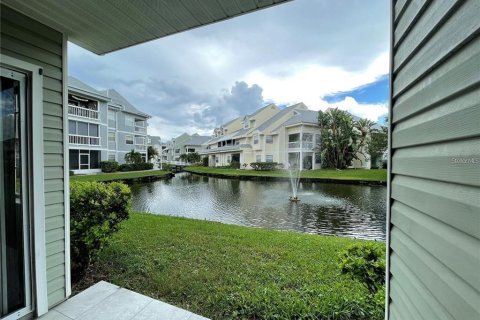 Condo in Saint Petersburg, Florida, 2 bedrooms  № 1356359 - photo 2