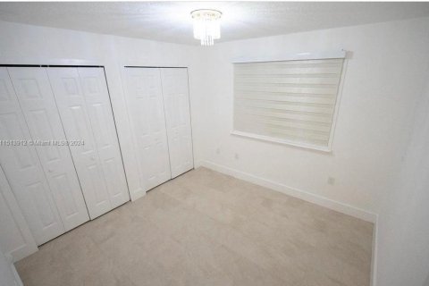 Casa en venta en Doral, Florida, 5 dormitorios, 216 m2 № 944797 - foto 10