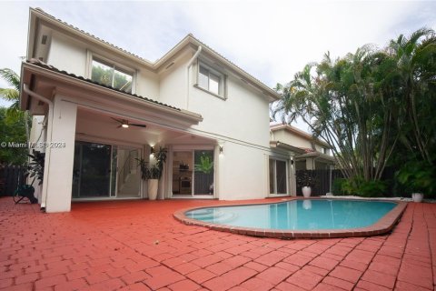 House in Doral, Florida 5 bedrooms, 216 sq.m. № 944797 - photo 13