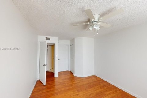 Condominio en venta en Coral Springs, Florida, 1 dormitorio, 75.81 m2 № 1127329 - foto 9