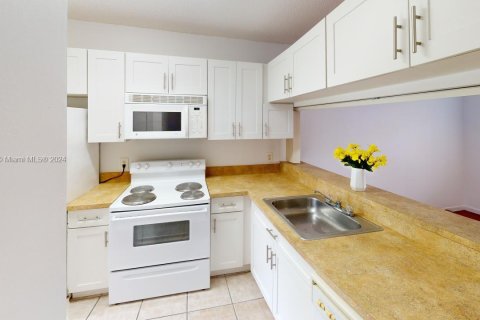 Condominio en venta en Coral Springs, Florida, 1 dormitorio, 75.81 m2 № 1127329 - foto 5
