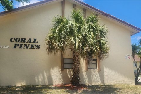 Купить кондоминиум в Корал-Спрингс, Флорида 2 спальни, 88.26м2, № 1127330 - фото 1
