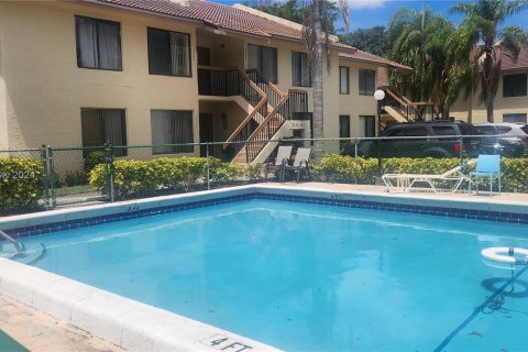 Condominio en venta en Coral Springs, Florida, 2 dormitorios, 88.26 m2 № 1127330 - foto 2