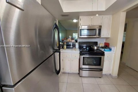 Condominio en venta en Hallandale Beach, Florida, 1 dormitorio, 62.99 m2 № 1220753 - foto 6