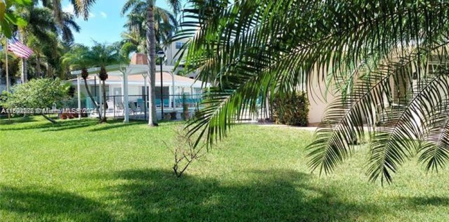 Condominio en Hallandale Beach, Florida, 1 dormitorio  № 1220753