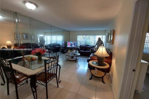 Condominio en venta en Hallandale Beach, Florida, 1 dormitorio, 62.99 m2 № 1220753 - foto 7