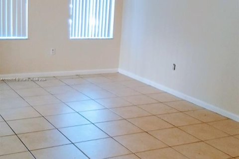 Touwnhouse à louer à Miramar, Floride: 3 chambres, 132.2 m2 № 1357082 - photo 2