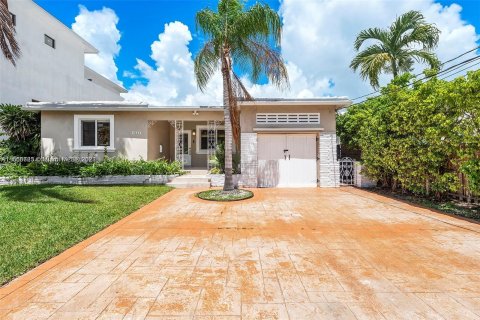 Villa ou maison à louer à Surfside, Floride: 3 chambres, 166.76 m2 № 1357035 - photo 22