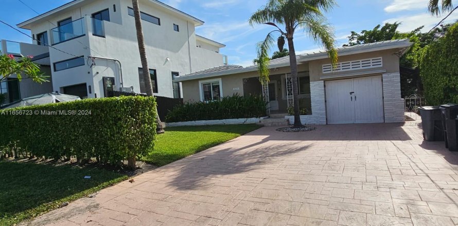 Casa en Surfside, Florida 3 dormitorios, 166.76 m2 № 1357035