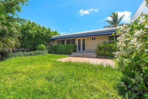 Villa ou maison à louer à Surfside, Floride: 3 chambres, 166.76 m2 № 1357035 - photo 21