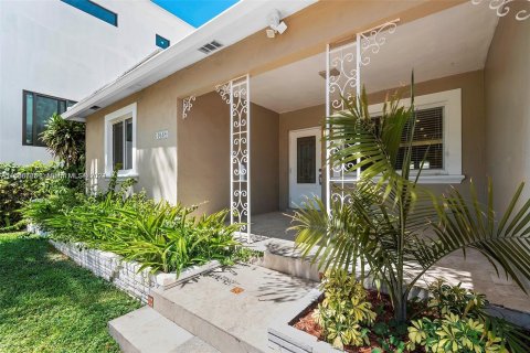 Villa ou maison à louer à Surfside, Floride: 3 chambres, 166.76 m2 № 1357035 - photo 2