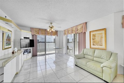 Condominio en venta en Sunny Isles Beach, Florida, 2 dormitorios, 119.84 m2 № 1357034 - foto 5