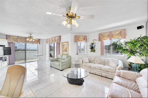 Copropriété à vendre à Sunny Isles Beach, Floride: 2 chambres, 119.84 m2 № 1357034 - photo 8