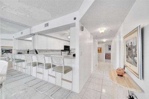 Condominio en venta en Sunny Isles Beach, Florida, 2 dormitorios, 119.84 m2 № 1357034 - foto 11