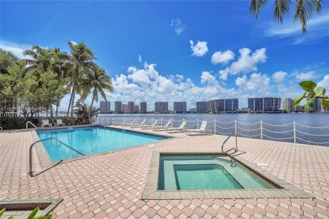 Copropriété à vendre à Sunny Isles Beach, Floride: 2 chambres, 119.84 m2 № 1357034 - photo 29