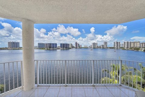 Copropriété à vendre à Sunny Isles Beach, Floride: 2 chambres, 119.84 m2 № 1357034 - photo 1