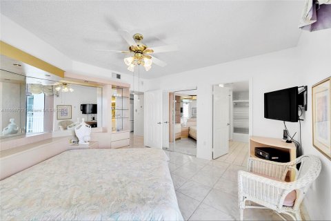 Condominio en venta en Sunny Isles Beach, Florida, 2 dormitorios, 119.84 m2 № 1357034 - foto 17