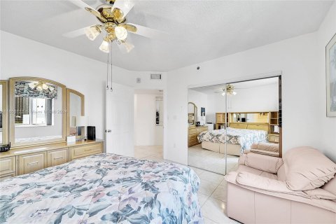 Copropriété à vendre à Sunny Isles Beach, Floride: 2 chambres, 119.84 m2 № 1357034 - photo 24