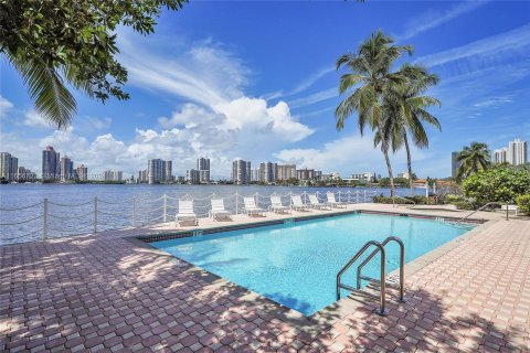 Copropriété à vendre à Sunny Isles Beach, Floride: 2 chambres, 119.84 m2 № 1357034 - photo 28