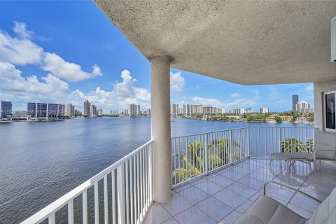 Copropriété à vendre à Sunny Isles Beach, Floride: 2 chambres, 119.84 m2 № 1357034 - photo 2