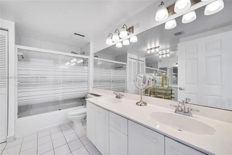 Copropriété à vendre à Sunny Isles Beach, Floride: 2 chambres, 119.84 m2 № 1357034 - photo 27