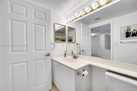 Copropriété à vendre à Sunny Isles Beach, Floride: 2 chambres, 119.84 m2 № 1357034 - photo 26