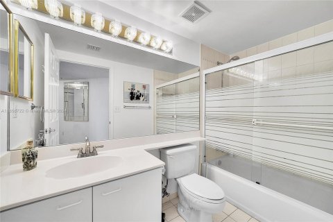 Copropriété à vendre à Sunny Isles Beach, Floride: 2 chambres, 119.84 m2 № 1357034 - photo 25