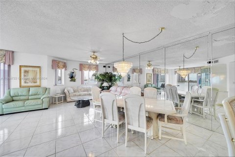 Copropriété à vendre à Sunny Isles Beach, Floride: 2 chambres, 119.84 m2 № 1357034 - photo 10