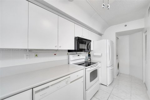 Copropriété à vendre à Sunny Isles Beach, Floride: 2 chambres, 119.84 m2 № 1357034 - photo 13