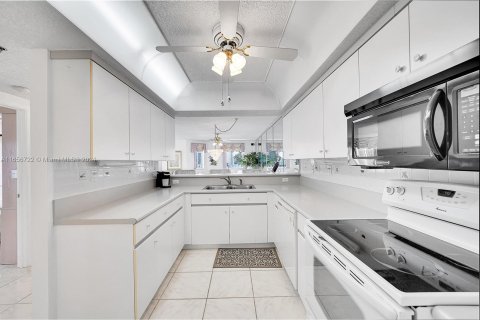 Copropriété à vendre à Sunny Isles Beach, Floride: 2 chambres, 119.84 m2 № 1357034 - photo 12