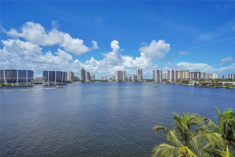 Copropriété à vendre à Sunny Isles Beach, Floride: 2 chambres, 119.84 m2 № 1357034 - photo 4