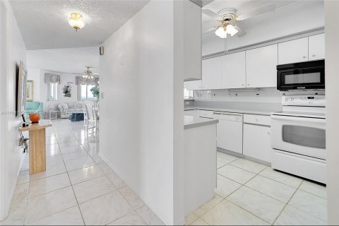 Condominio en venta en Sunny Isles Beach, Florida, 2 dormitorios, 119.84 m2 № 1357034 - foto 14