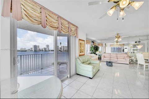 Condominio en venta en Sunny Isles Beach, Florida, 2 dormitorios, 119.84 m2 № 1357034 - foto 6