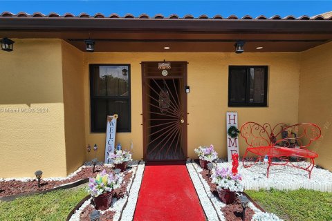 Townhouse in Miami, Florida 3 bedrooms, 119.19 sq.m. № 1418670 - photo 1