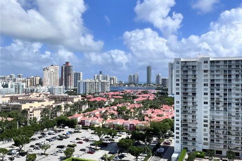 Condo in Aventura, Florida, 2 bedrooms  № 1421885 - photo 12