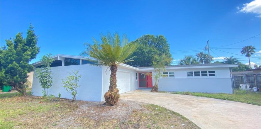 House in Merrit Island, Florida 3 bedrooms, 142.05 sq.m. № 949221