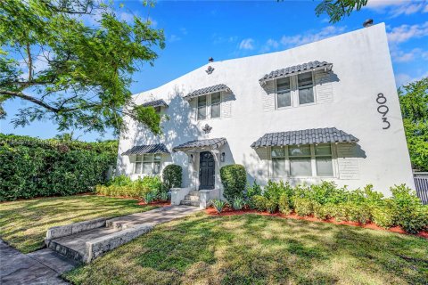 Appartement à louer à Miami, Floride: 2 chambres, 74.32 m2 № 1352033 - photo 1