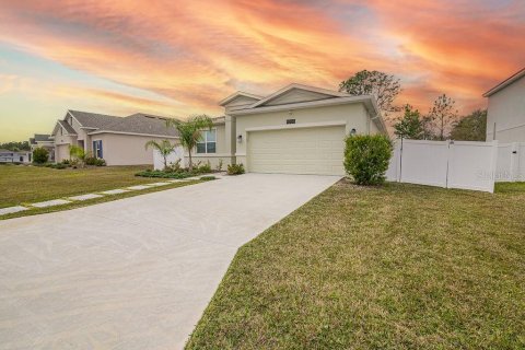 Villa ou maison à vendre à Clermont, Floride: 4 chambres, 195.93 m2 № 1346208 - photo 1