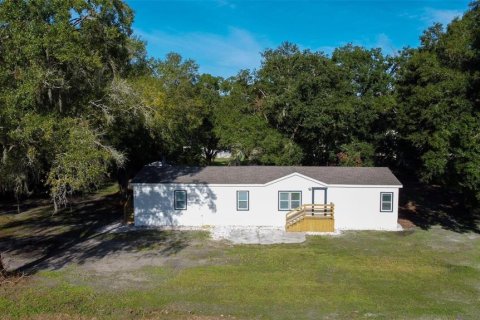 House in Zephyrhills, Florida 5 bedrooms, 159.42 sq.m. № 1346209 - photo 1