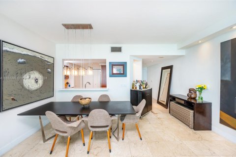 Condominio en venta en Miami, Florida, 1 dormitorio, 105.44 m2 № 951696 - foto 13