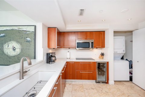 Condominio en venta en Miami, Florida, 1 dormitorio, 105.44 m2 № 951696 - foto 10