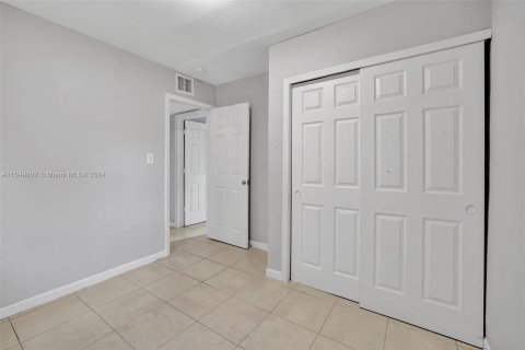 House in Hallandale Beach, Florida 2 bedrooms, 68.38 sq.m. № 1352066 - photo 15