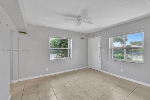 House in Hallandale Beach, Florida 2 bedrooms, 68.38 sq.m. № 1352066 - photo 6