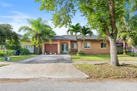 Villa ou maison à vendre à Miami, Floride: 4 chambres, 137.68 m2 № 1351978 - photo 2