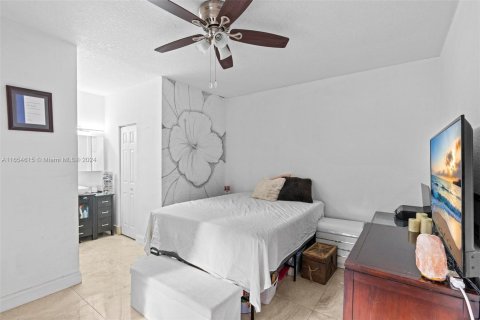 Casa en venta en Miami, Florida, 4 dormitorios, 137.68 m2 № 1351978 - foto 12