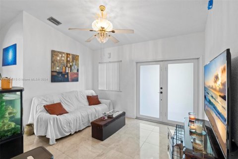 Villa ou maison à vendre à Miami, Floride: 4 chambres, 137.68 m2 № 1351978 - photo 7