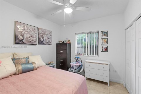 Casa en venta en Miami, Florida, 4 dormitorios, 137.68 m2 № 1351978 - foto 15